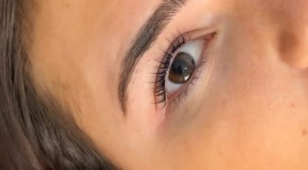 lushhbeautyyx image 3