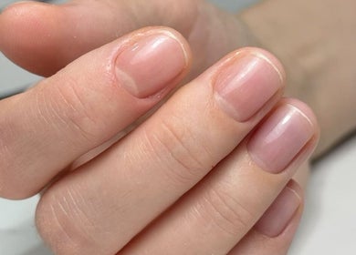 Ongles naturels à Onglerie Eugénia’s Nails, Moudon, Vaud, CH. Manucure élégante et soignée.
