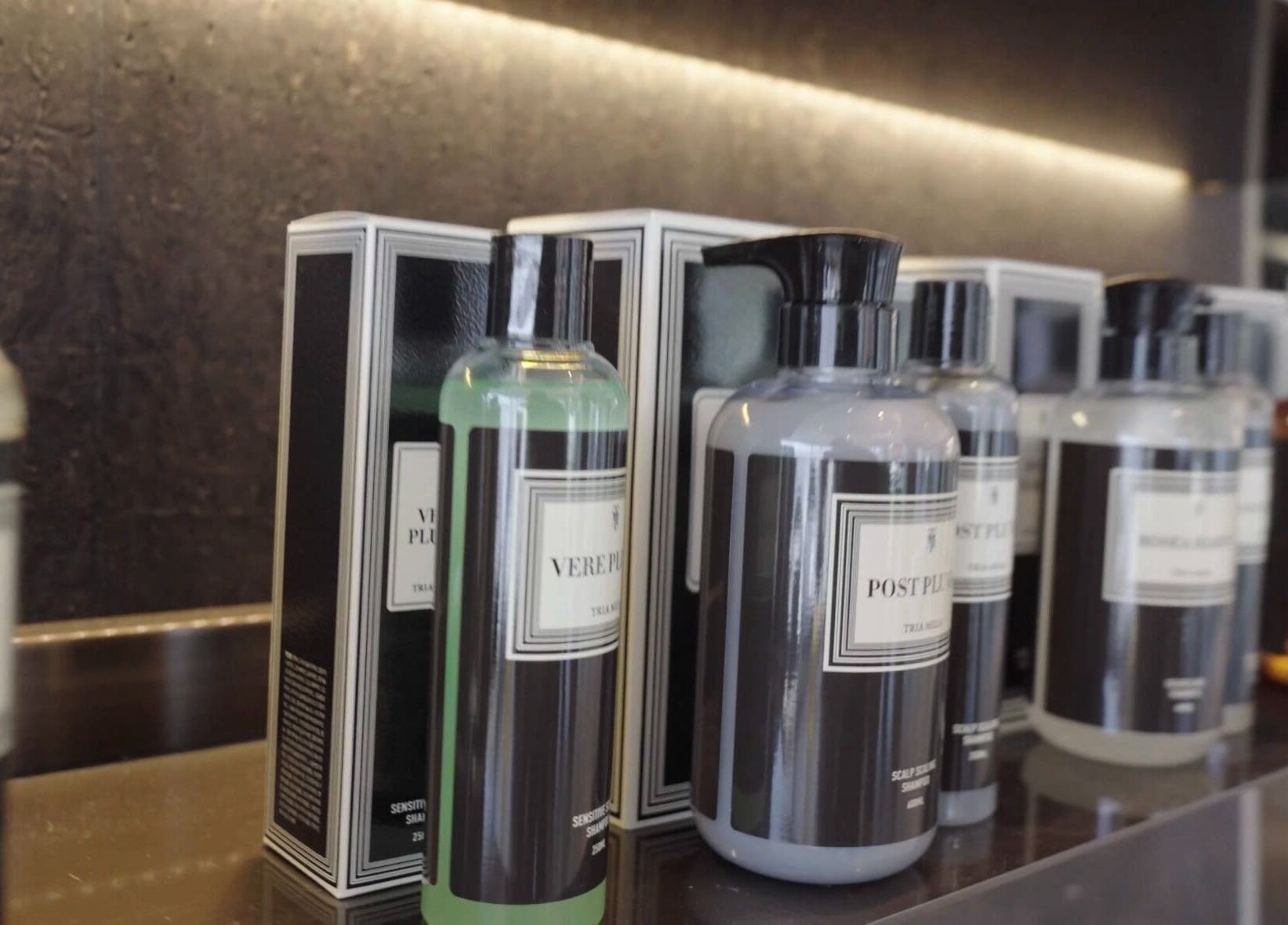 High-end hair products on display at 준오헤어 압구정로데오１호점, 서울특별시, 서울특별시, KR.