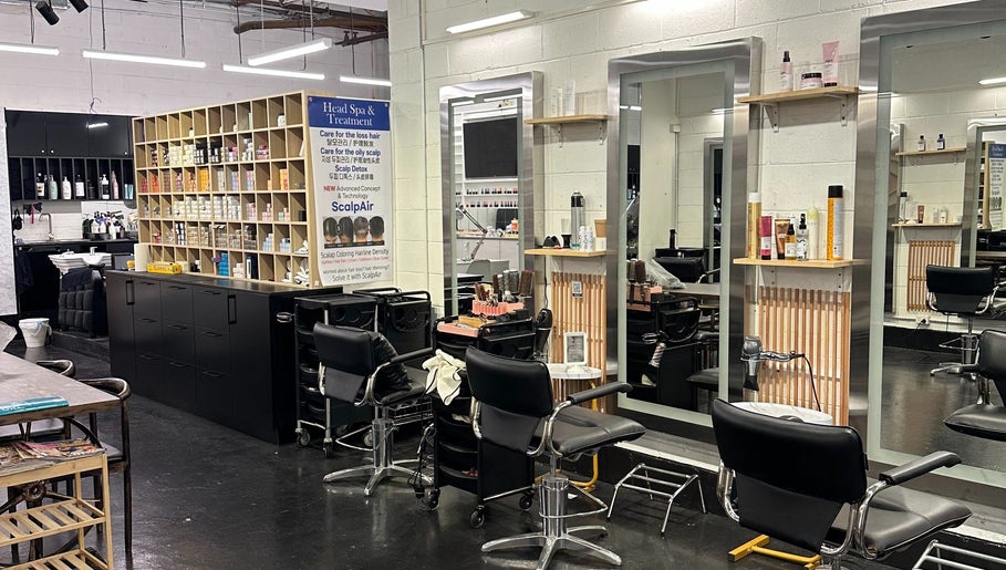 Moz Hair Lounge (CBD) изображение 1