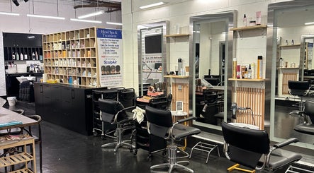 Moz Hair Lounge (CBD)