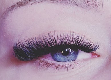 Hochwertige Wimpernverlängerung bei DiLashes Dresden, Dresden, Sachsen, DE.