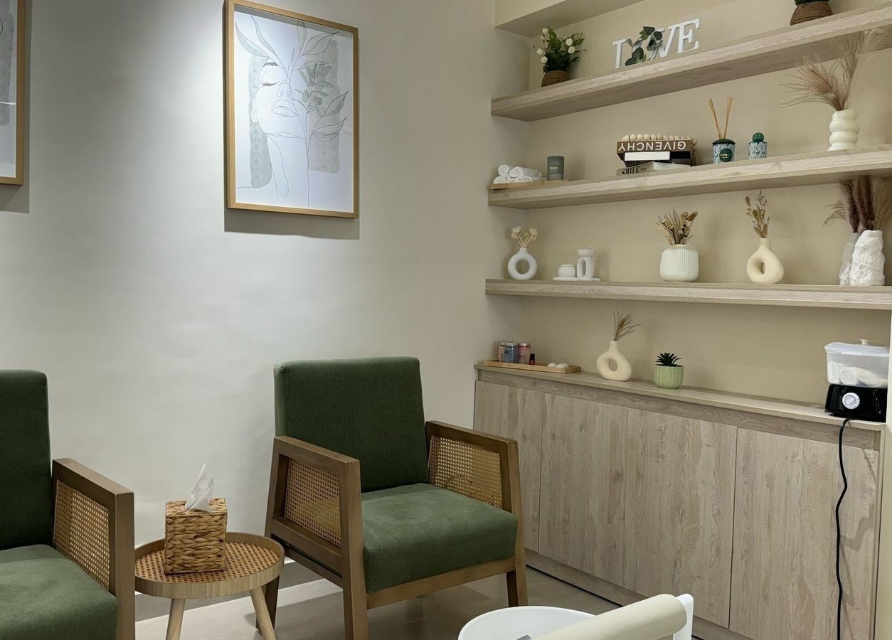 Olva Spa I أولفا سبا in Riyadh, Riyadh Province, SA features a cozy lounge with green chairs and modern decor.