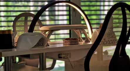 Elegantes Nagelstudio bei Claudia Maraite - La Maison Derma, Kanton Clerf, Kanton Clerf, LU, mit stilvollem Interieur.