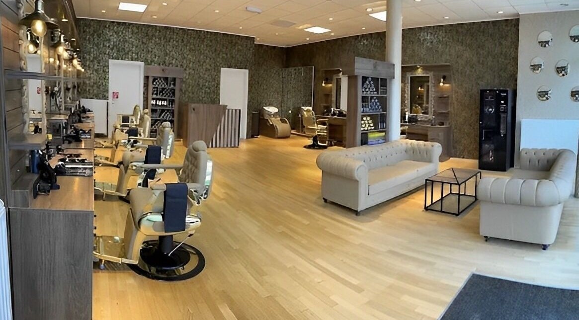 Spacious interior of The Castle Friseursalon in Klagenfurt Am Wörthersee, Kärnten, AT, featuring plush seating.