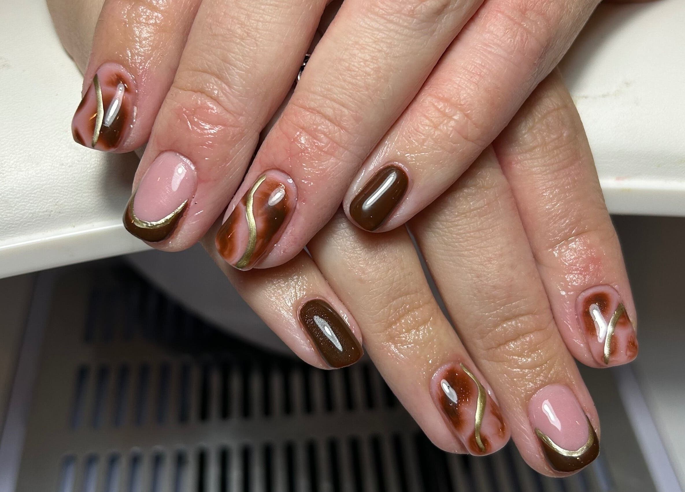 Stylish earthy nail art by Nails by Norrie, Caernarfon, Cymru, GB, featuring brown and pink tones.