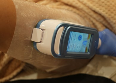 CoolSculpting treatment at Vivo Mumbai, Mumbai, Maharashtra, IN for non-invasive fat reduction.