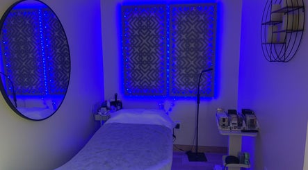 Eyelash Extension by Mia image 3