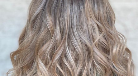 Wavy, blonde hair styled at Divine Beauty Parlor in San Antonio, Texas, US.