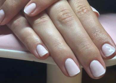 Elegant manicured nails at Klaw Cartel in Birmingham, England, GB showcasing delicate nail art.