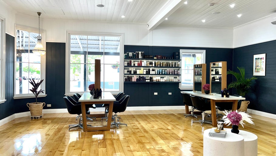 L'Artiste Coiffeur, bilde 1