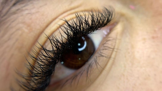 Aline peruzzi lash designer
