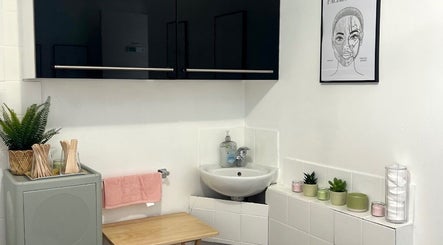 Alfiya-Jane Laser House image 2