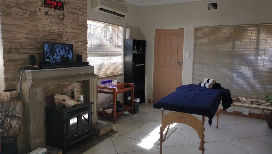 Comfortable treatment room at Fellas Grooming Horison, Roodepoort, Gauteng, ZA with massage table and calm decor.