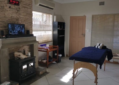 Comfortable treatment room at Fellas Grooming Horison, Roodepoort, Gauteng, ZA with massage table and calm decor.