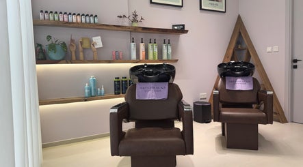 Stylish hairwash station at Lavender Moon Ladies Salon, Dubai, AE showcasing luxury haircare products.