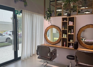 Interior of Lavender Moon Ladies Salon in Dubai, AE with stylish mirrors and seating.