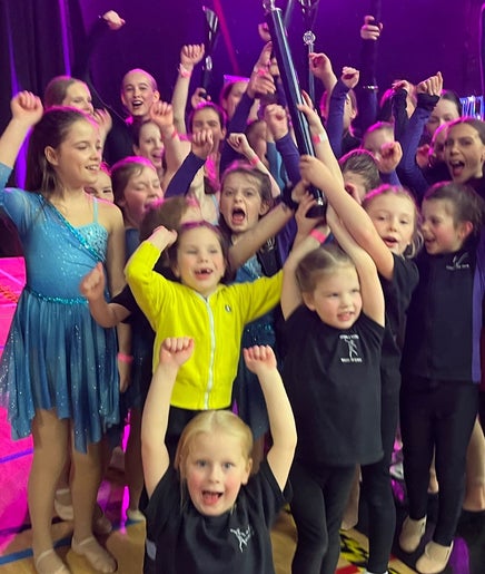 Rebecca Everitt AWDance изображение 2