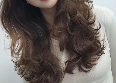 Elegant wavy hairstyle at NǐĦǎo Pisces Nails Hair Beauty唐人美发 in L-imsida, MT.