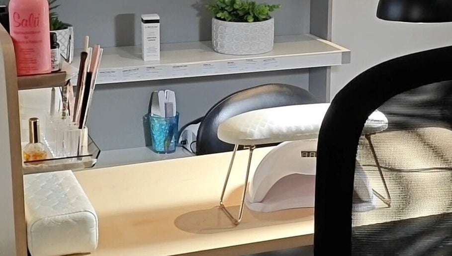 Mary Oak | Nails Artist Mtl image 1
