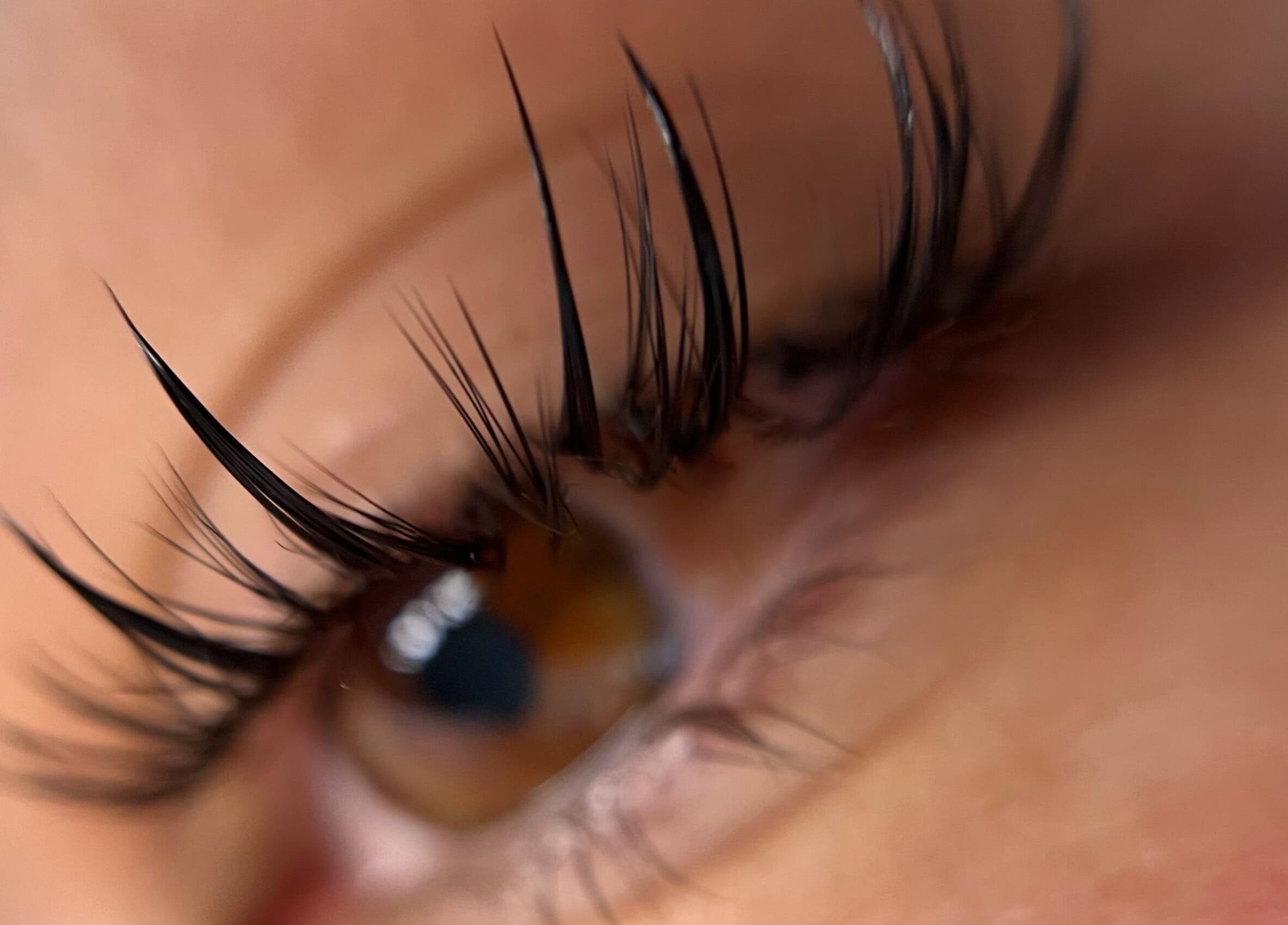 Extensions de cils à Cil And Chill, Toulouse, Occitanie, FR pour un regard captivant.