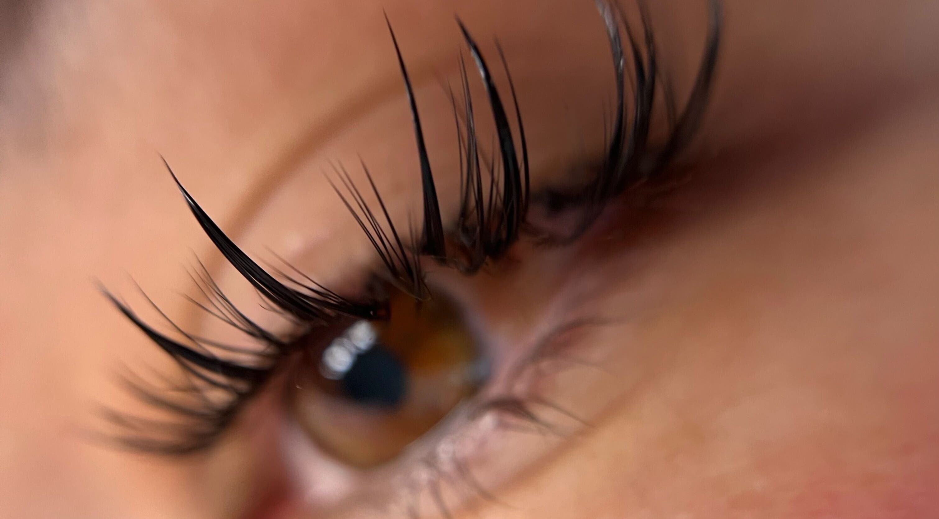 Extensions de cils à Cil And Chill, Toulouse, Occitanie, FR pour un regard captivant.