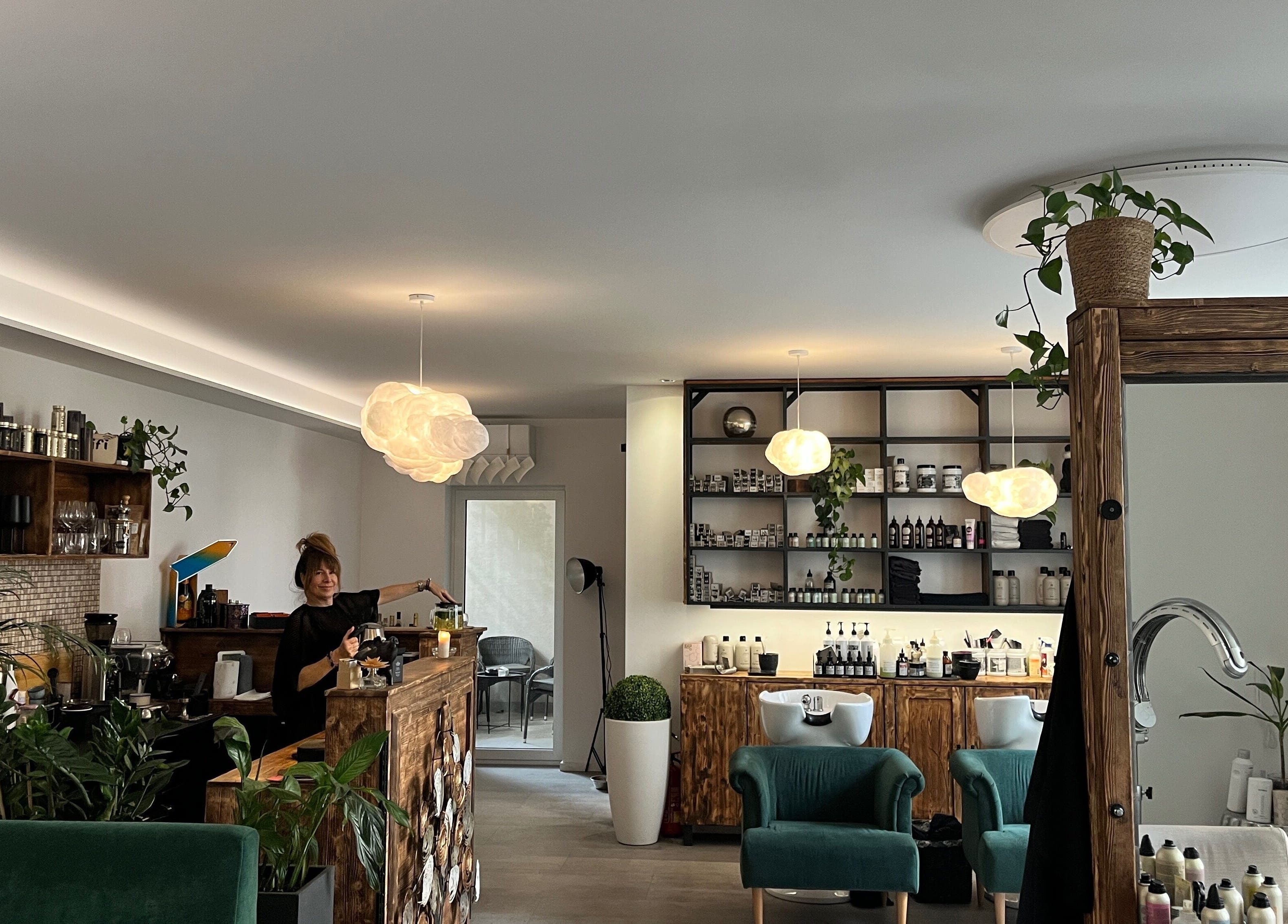 Stylish interior of CutzByMc (Fleur Studio) in Bratislavský Kraj, showcasing elegant decor and beauty products.