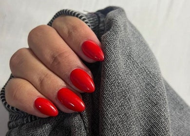 Vibrant red nails at Prettify Me Beauty Lounge, Willemstad, Curaçao, CW, showcasing expert manicure.