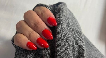 Vibrant red nails at Prettify Me Beauty Lounge, Willemstad, Curaçao, CW, showcasing expert manicure.