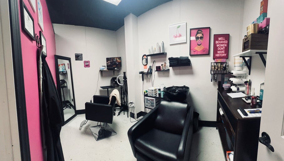 Hair By Tabitha Michelle imagem 1