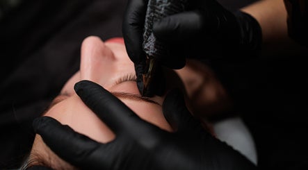T Lash & Brow - Houston Beauty Salon image 2
