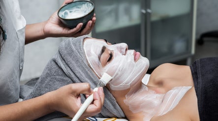 T Lash & Brow - Houston Beauty Salon image 3