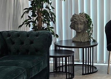 Chic waiting area at Panut Andreea | Nail Artist & Trainer in Strovolos, Nicosia, CY with elegant decor.
