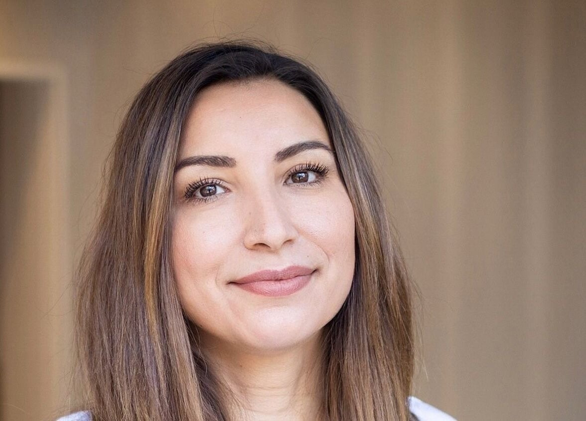 Freundliche Mitarbeiterin von Unique Lounge in Hamburg, Hamburg, DE. Entspannte Atmosphäre und professioneller Service.