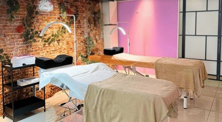 L'oriental Nails Lashes Brows