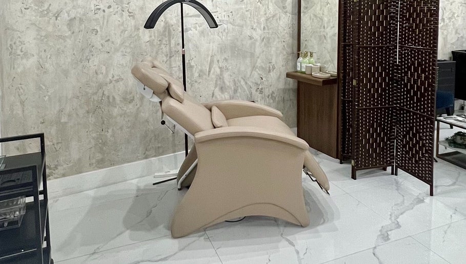 Luxurious reclining chair in Lala Simone Beauty, London, England, GB spa treatment room.