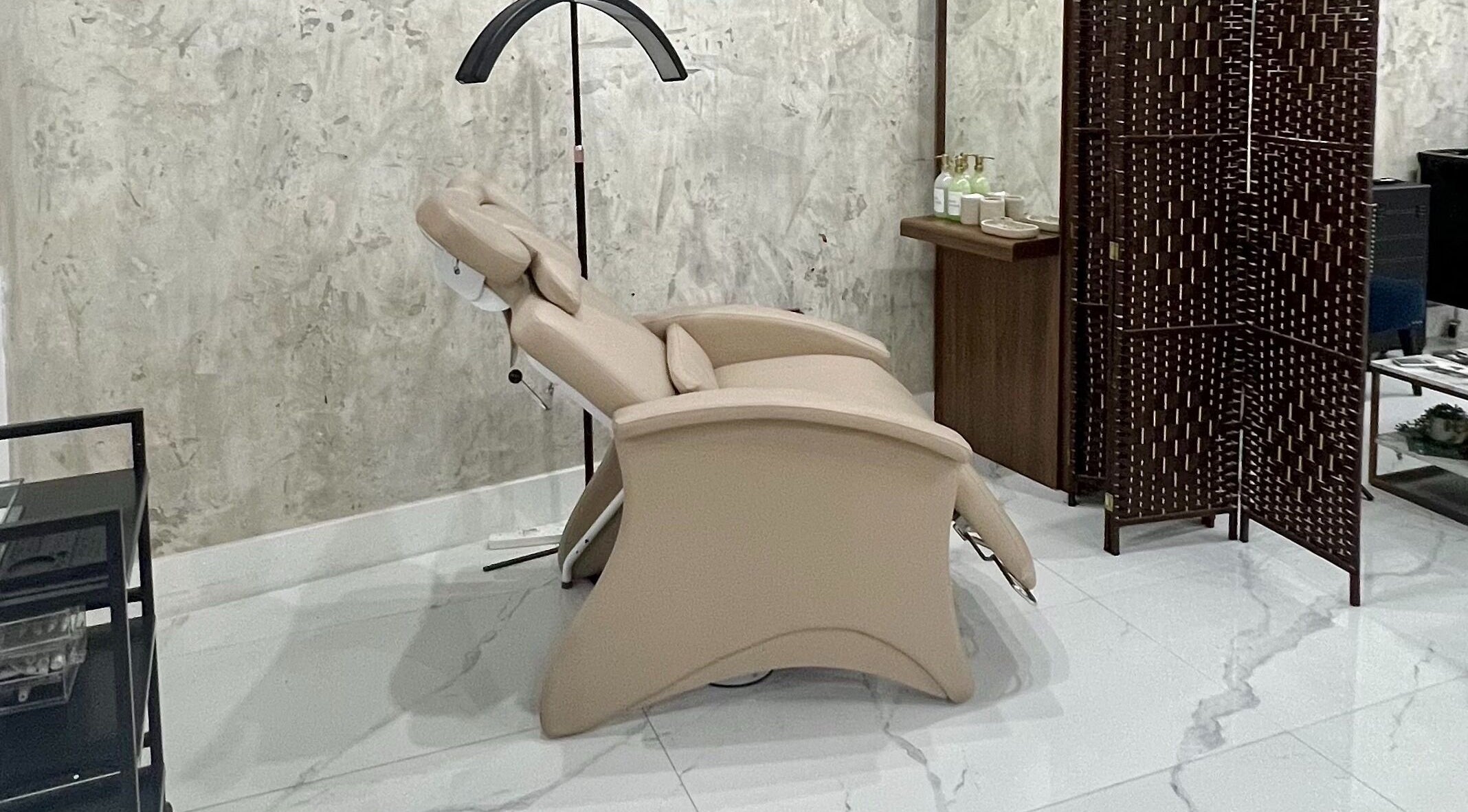 Luxurious reclining chair in Lala Simone Beauty, London, England, GB spa treatment room.