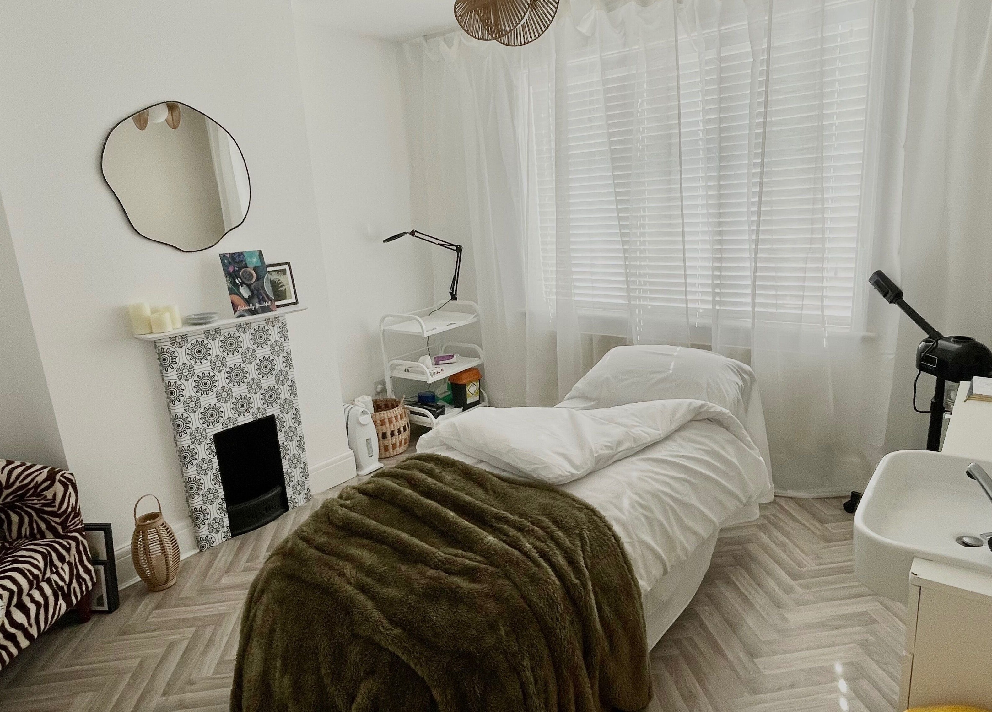 Relaxing spa room at Fresh Faced, Grimsby, England, GB featuring a cozy bed and soothing decor.