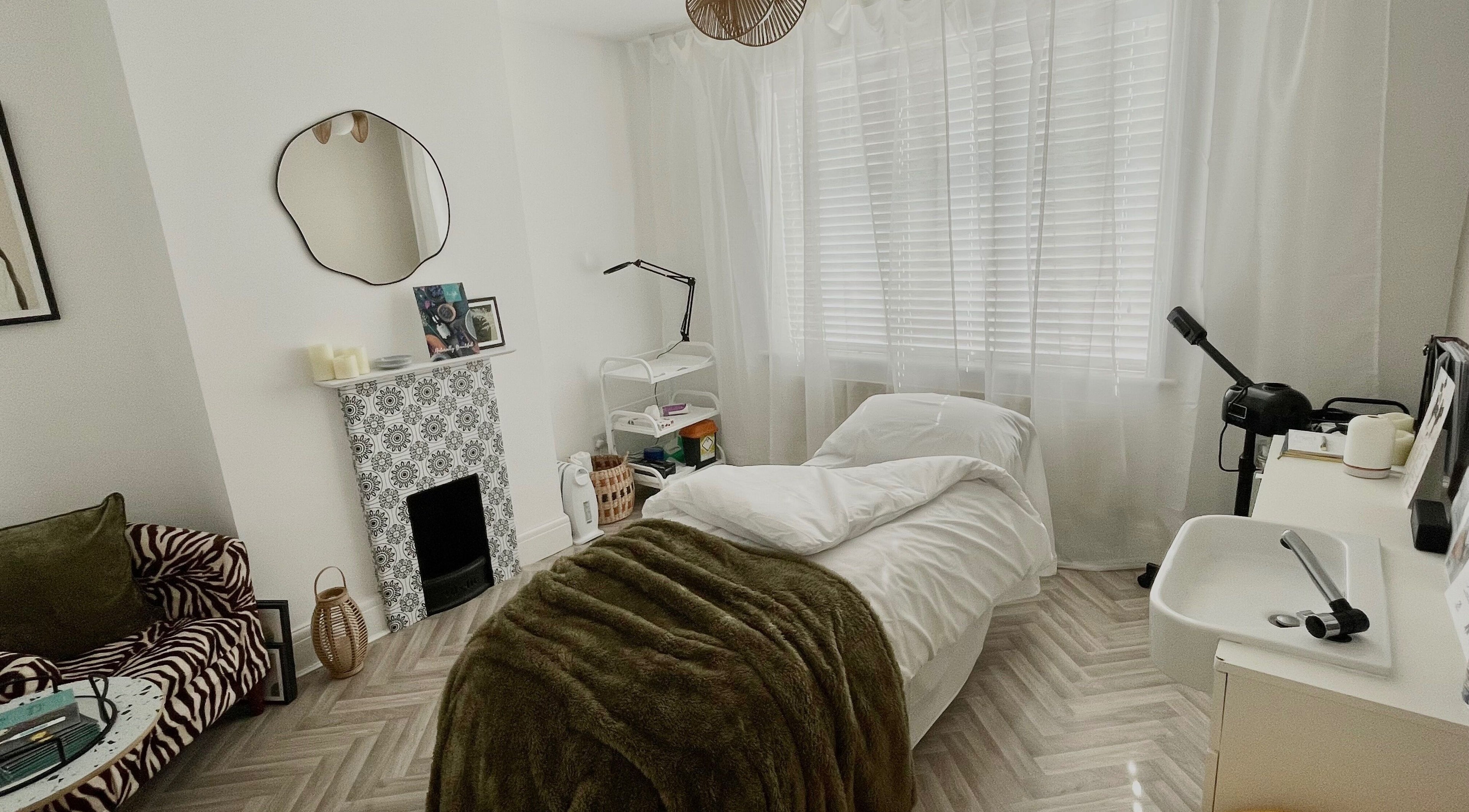 Relaxing spa room at Fresh Faced, Grimsby, England, GB featuring a cozy bed and soothing decor.