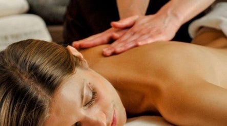 Masseuse Nice image 2