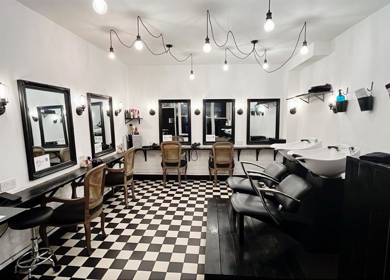 Elegant salon at Blow Dry Express - Monument, London, United Kingdom, GB, featuring stylish mirrors and chairs.
