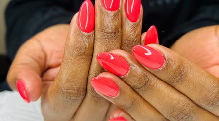 Gloow Nails