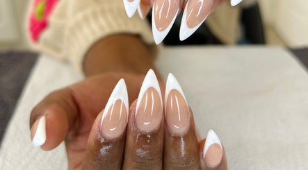 Gloow Nails