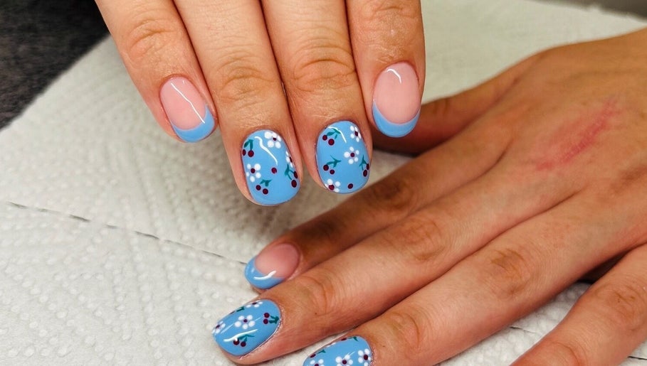 Blue floral nail art at Gloow Nails, Randburg, Gauteng, ZA, showcasing intricate design and creativity.