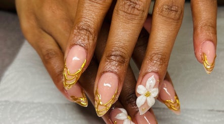Intricate gold and floral nail art at Gloow Nails, Randburg, Gauteng, ZA, showcasing elegant hand detailing.