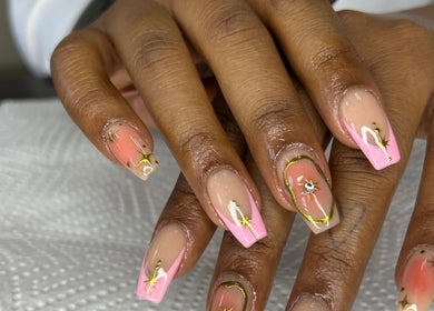 Elegant nail art at Gloow Nails in Randburg, Gauteng, ZA, showcasing pink and gold designs.