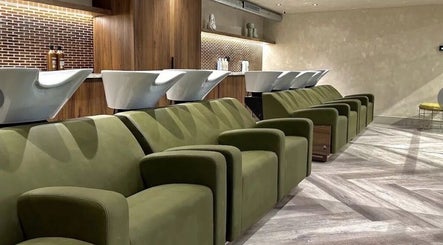 Peter William Hair, bilde 2