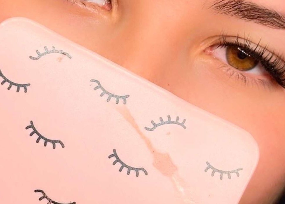 Extension de cils chez Nolashes, Melun, Île-de-France, FR, avec un regard sophistiqué.