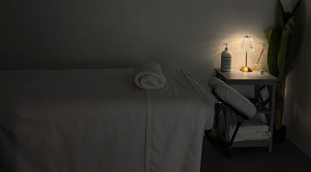 Peaceful massage room with soft lighting at Kaizen Massage Studio, Stella, Rincón, PR.