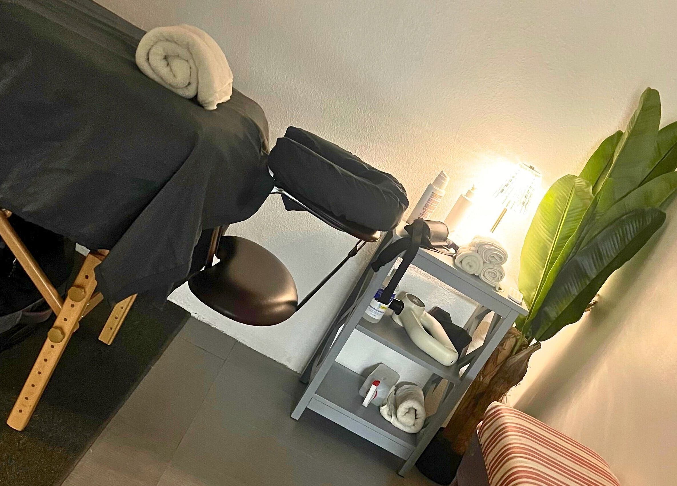 Massage room at Kaizen Massage Studio, Stella, Rincón, PR. Features massage table and relaxing ambiance.
